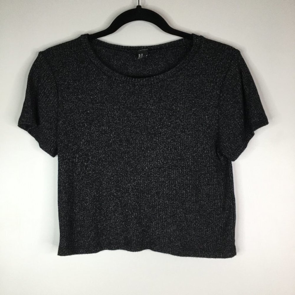 Forever 21 Black Top - Short Sleeve Size Medium
